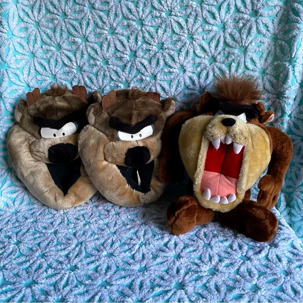 Vintage Taz Tasmanian Devil from Looney Toons Slippers & Plush lot Warner Bros
